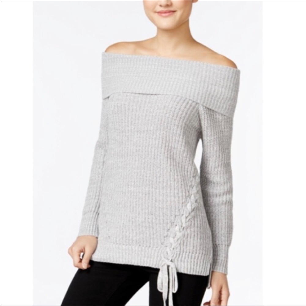 Jessica Simpson off the shoulder top